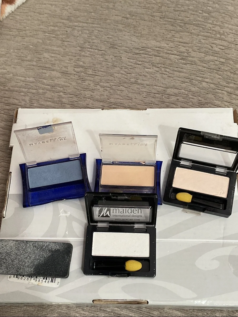 Maybelline Single Eyeshadow Trio - Blue, Beige, White, Light beige